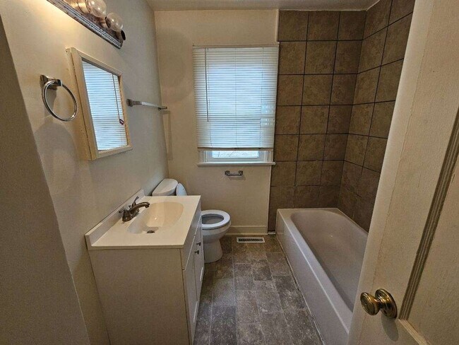 Photo - 3 Bedroom / 1 Bath Rental on Fourqurean