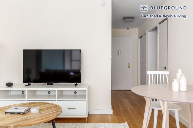 Photo - 279 E 44th St Unidad FL14-ID906