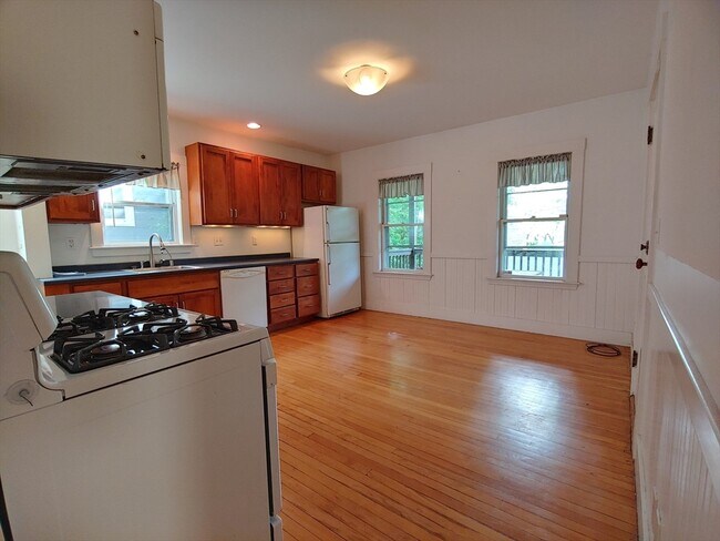 Photo - 76 Wenham St