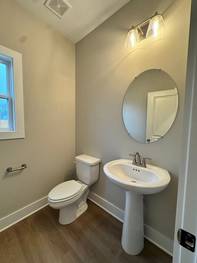 2824 Farmhouse Dr