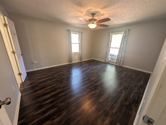 Photo - 140 Ridgeview Dr