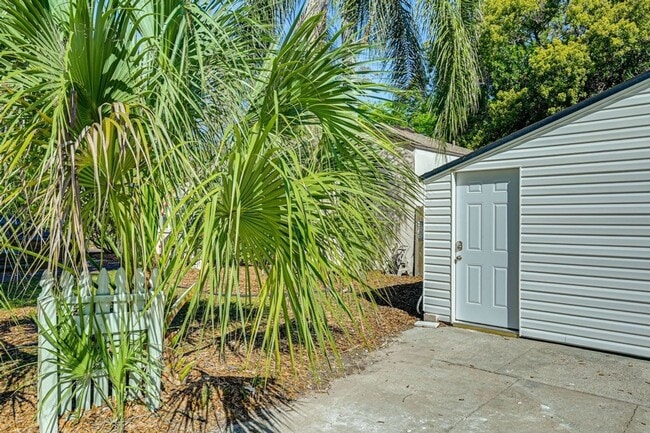 Photo - 1204 E Hamilton Ave