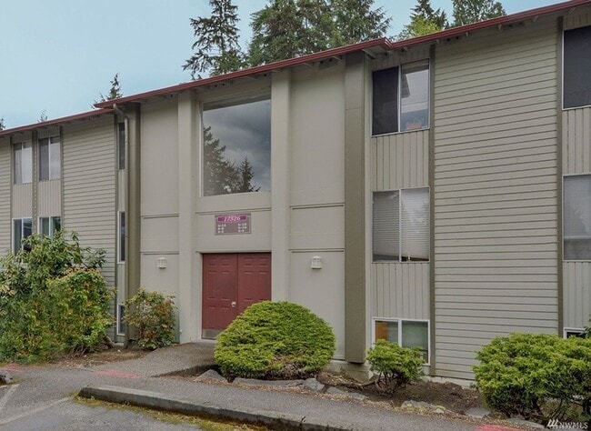 Building Photo - Superb Two Bedroom Renton Condo! Great Lo... Unit 4-8