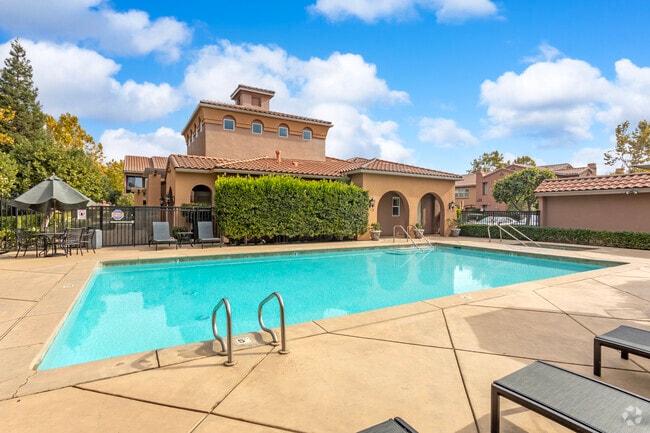 Pool - Marbella Apartments