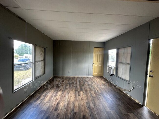 Photo - 8086 Heck Dr Unidad #9