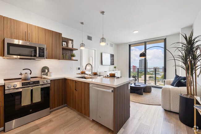 1BR, 1BA - 531 SF - Kitchen/Entrance