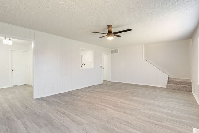 Photo - 11715 N Francis Ave