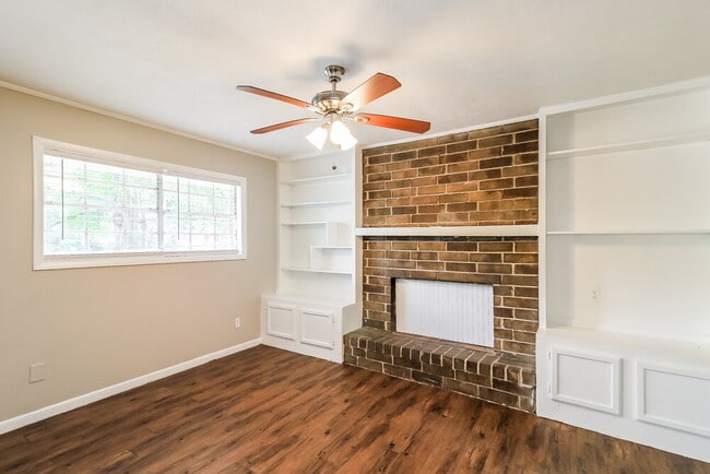 Photo - 1072 Laurel Ln NW