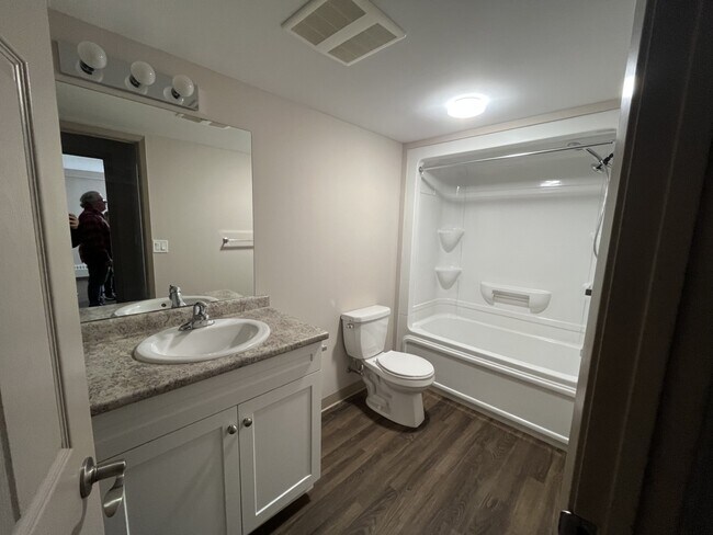 Photo - Old Oak Place