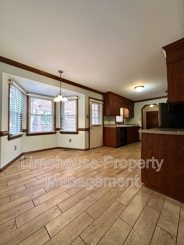 Photo - 4033 Kalona Rd