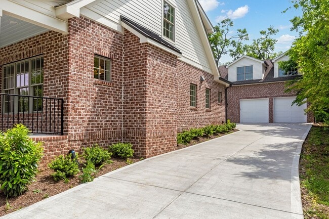 Photo - 1413 Clifton Ln
