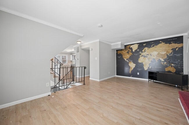 Photo - 1615 Colonial Way