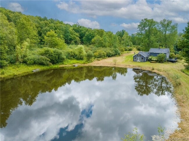 Photo - 1667 Shandelee Rd