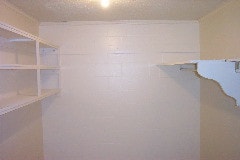 Vestidor - 6923 Holiday Rd N