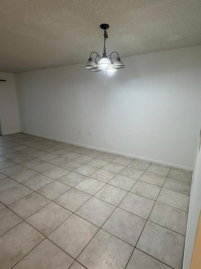 Photo - 5515 Lakewood Cir N