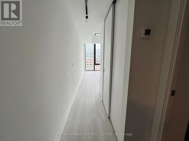 Photo - 195 McCaul St Unité 1706