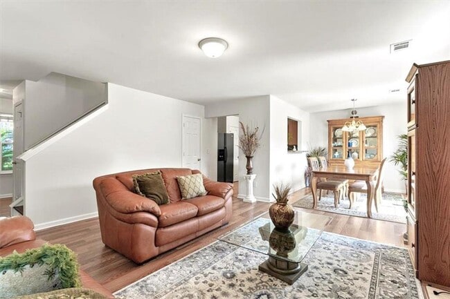 Photo - 2760 Englewood Dr
