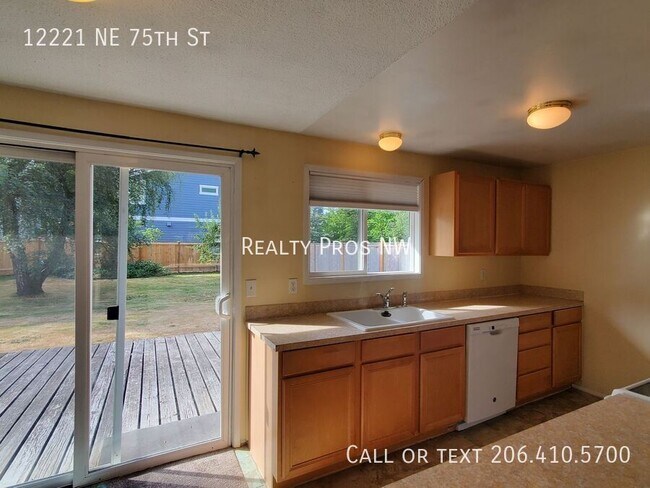 Photo - 12221 NE 75th St