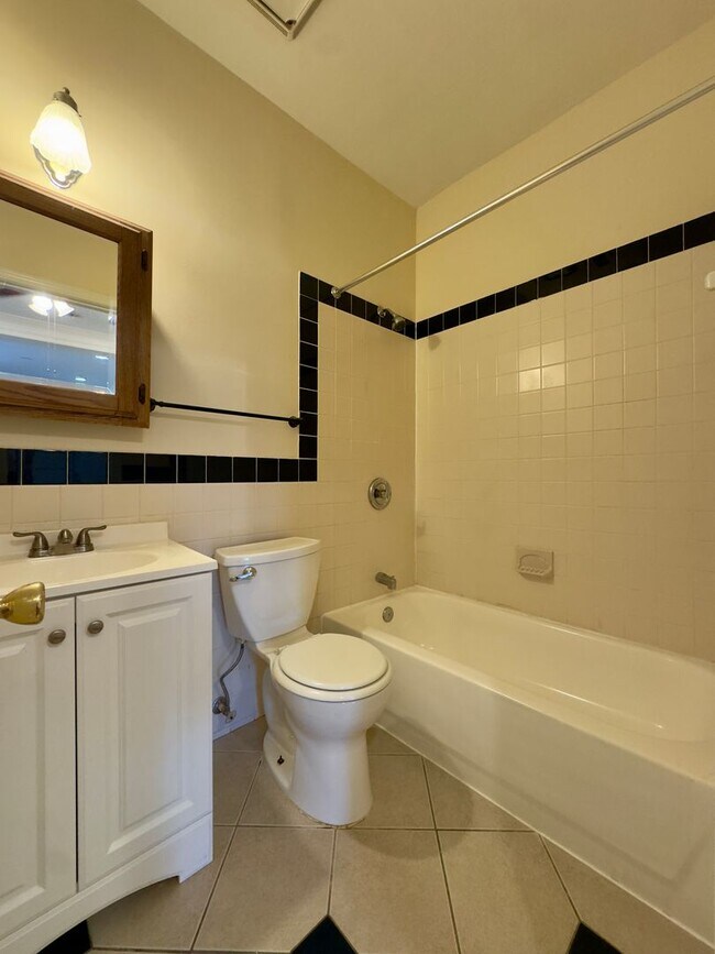 Photo - 717 Newington Ave Unit 3