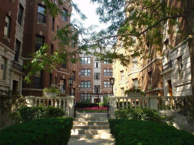 Building Photo - 2338 N Lincoln Park W Unit 3B Rental