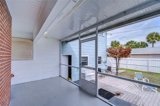 Photo - 5737 Shore Blvd S Unidad 1