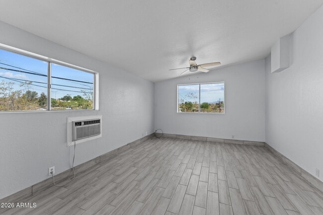 692 W Wickenburg Way