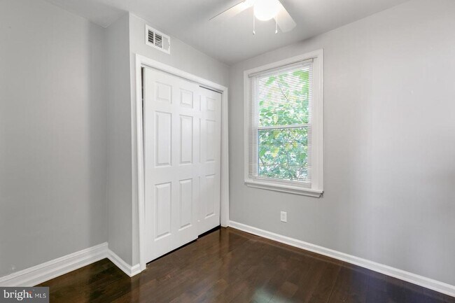 Photo - 1921 S Norwood St