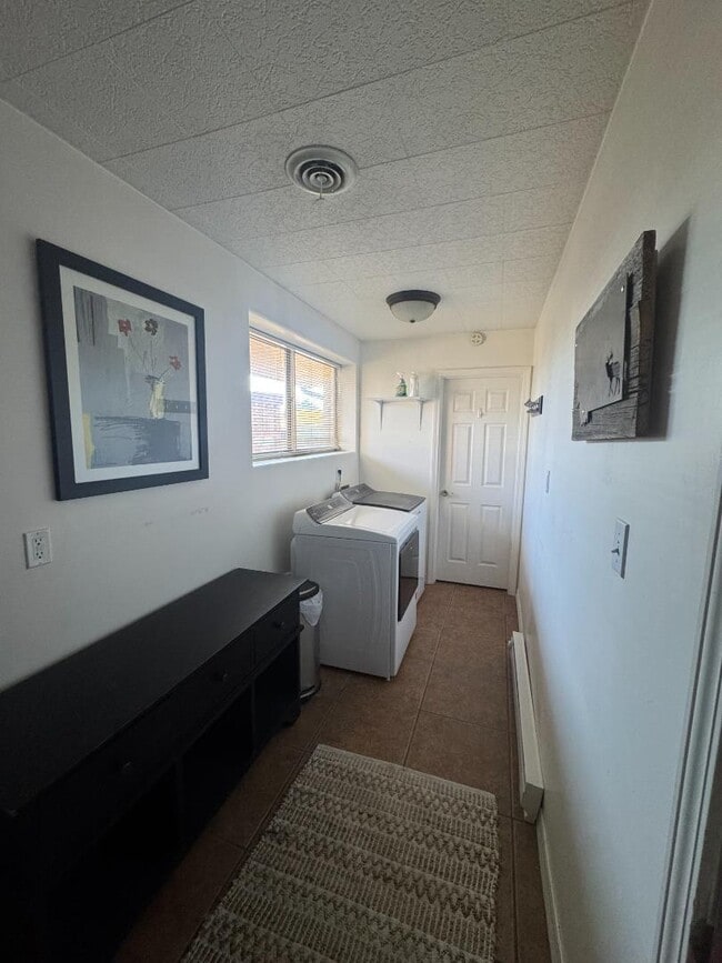 Photo - 822 Moose St