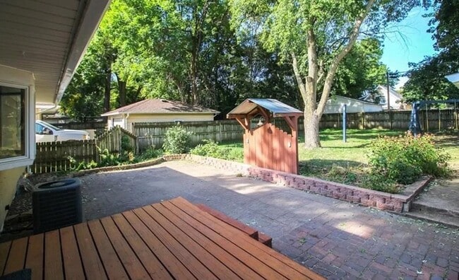 Photo - 3904 Bowdoin St