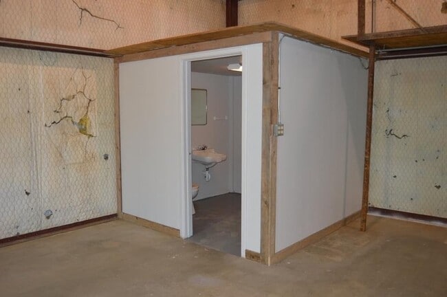 Photo - 207 W Broadway