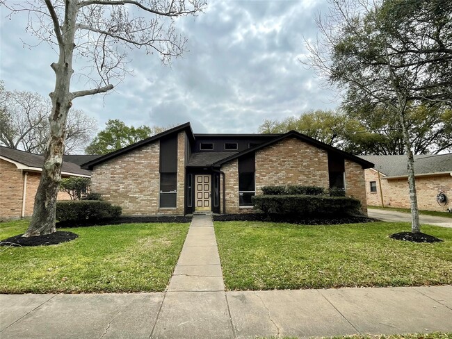 Building Photo - 21327 Park Tree Ln