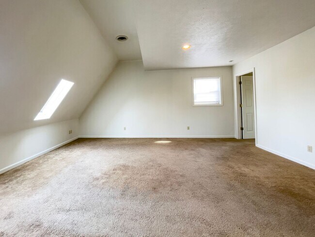 Photo - Yorktown School District Unit 9012 Apt B