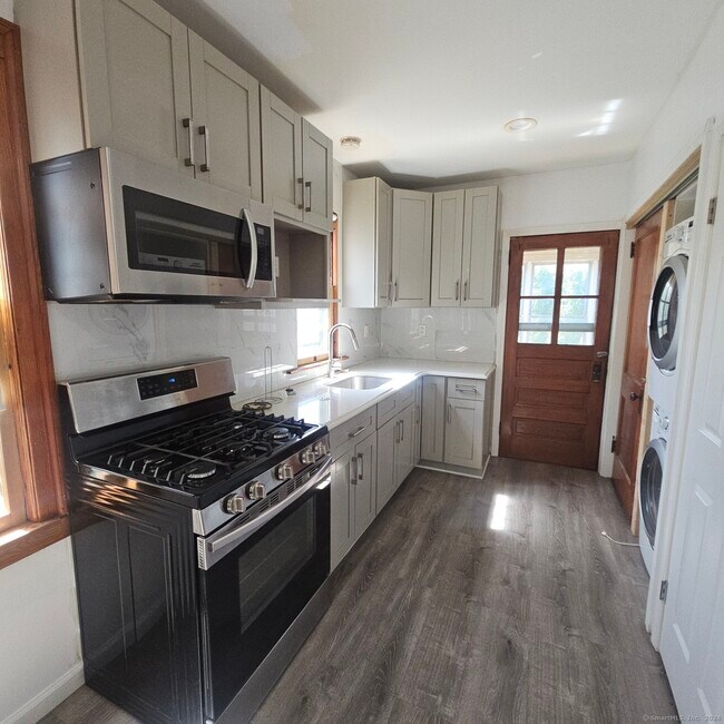 Photo - 253 Hartford Ave