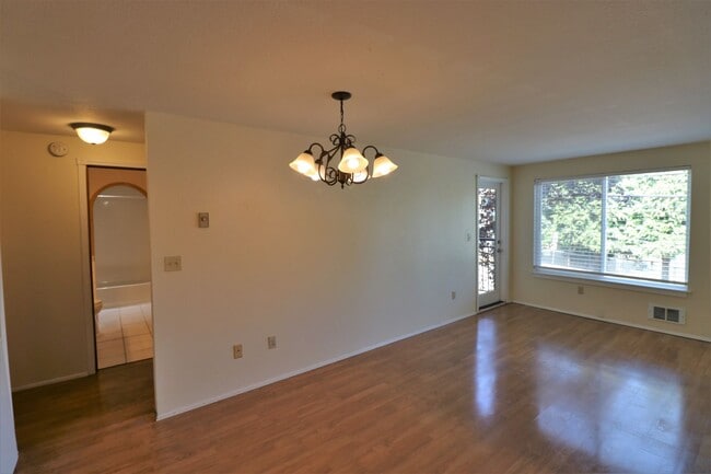 Photo - 2 Bedroom 1 Bathroom w/ Deck and Parking! Unidad B304