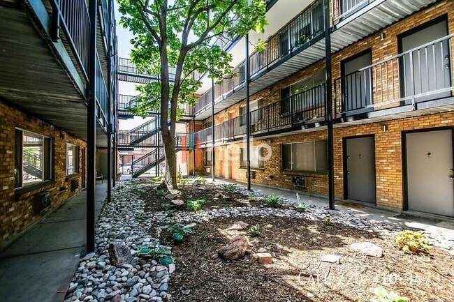 Photo - 809 N Dexter St Unit 401