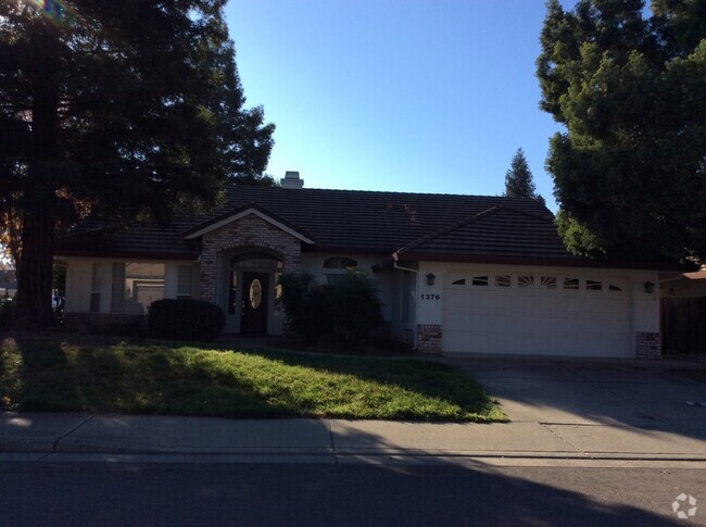 Building Photo - 4 bedroom 2 bath house in Yuba CIty