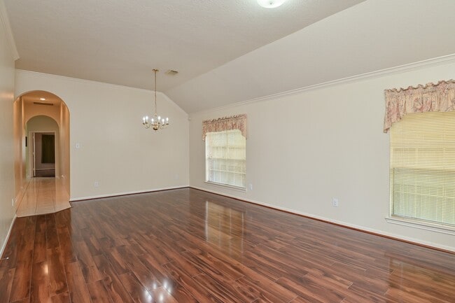 Photo - 12227 Meadowglen Dr