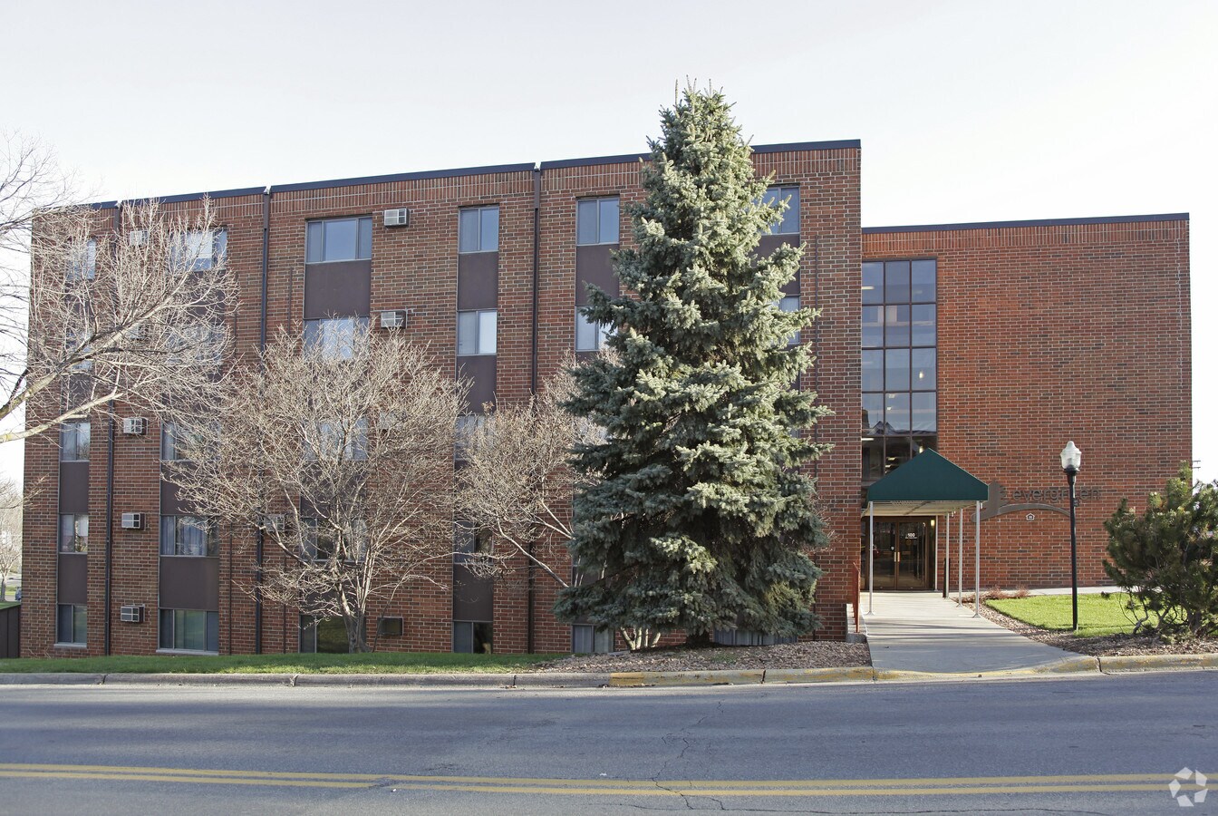 Photo - Evergreen Apartments