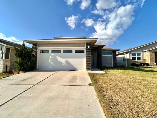 Building Photo - Spacious 4/BR 3/BA Home with Modern Upgrades