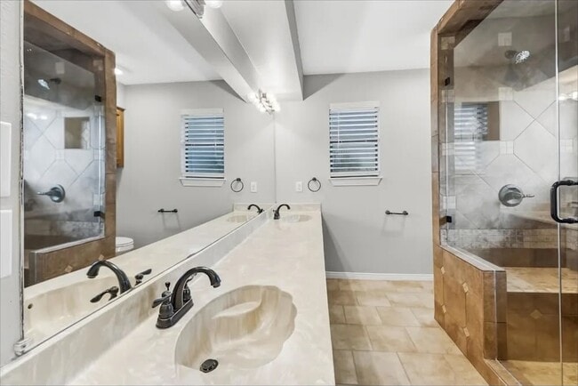 Photo - 203 Bowie St