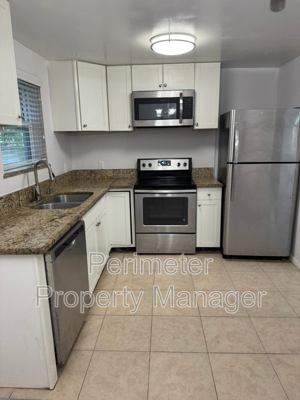 Photo - 8215 Cir St S