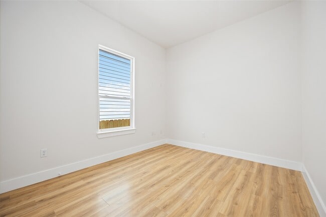 Photo - 7614 Avenue L