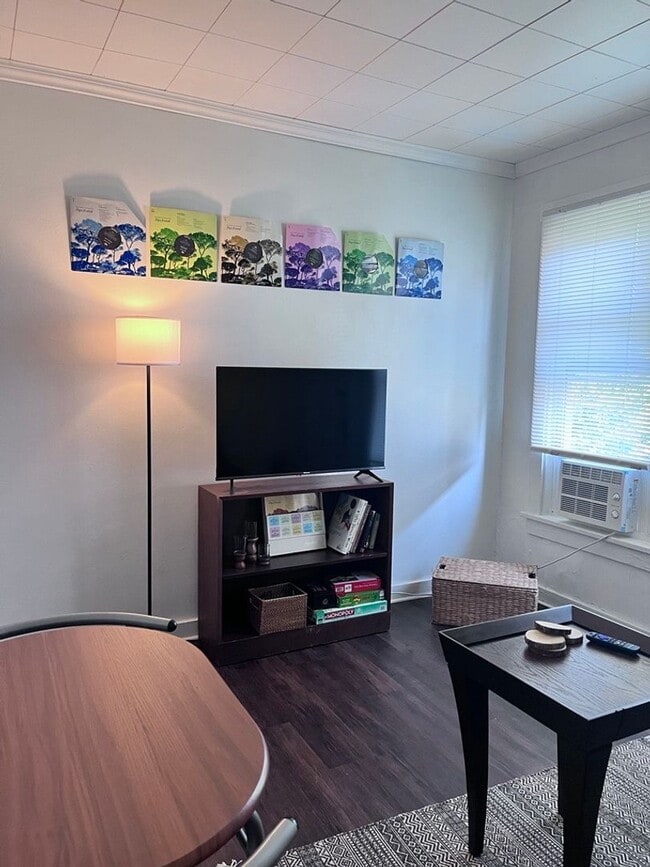 Building Photo - Drake Triplex Unit 3