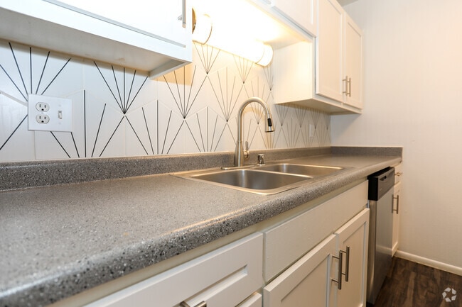 2BD, 1BA - 829SF