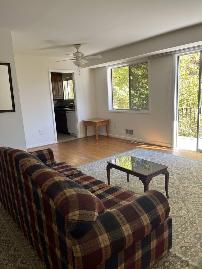 Photo - 10518 Weymouth St Unit #103