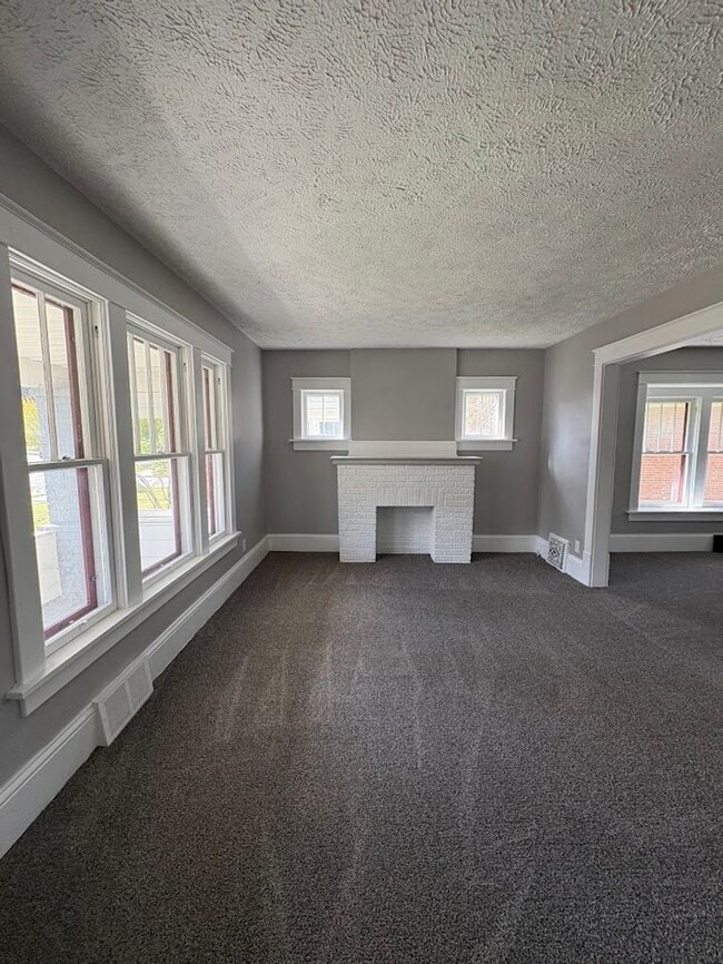 Photo - Four bedroom one bathroom home for rent