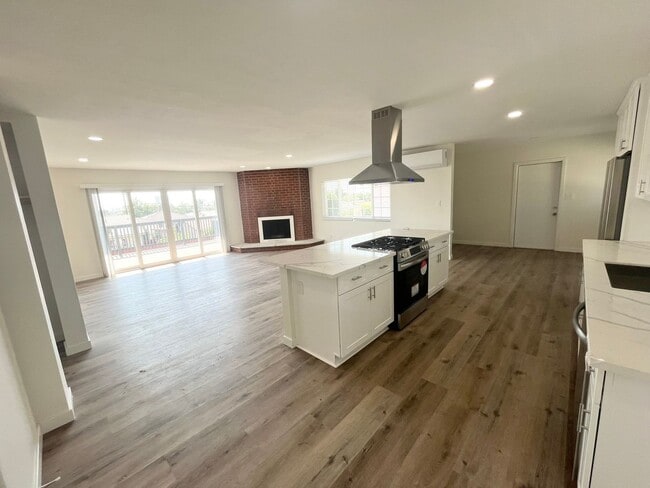 Building Photo - Modern 3-Bedroom Townhome in Chula Vista –...