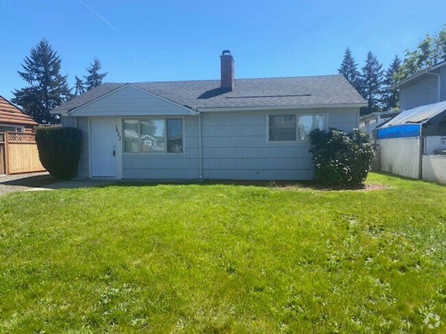 Building Photo - Newly updated 2 bd Home w/ LARGE backyard!