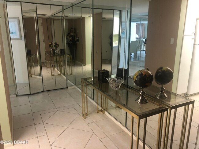 Photo - 2987 S Atlantic Ave Unidad 1504