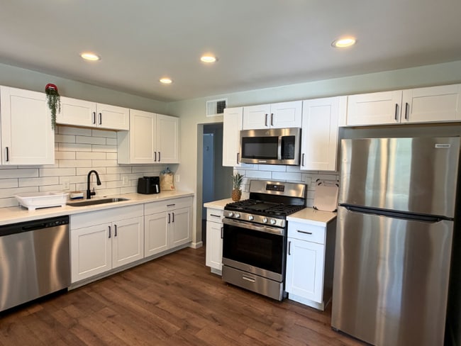 Photo - 1325 E Don Carlos Ave